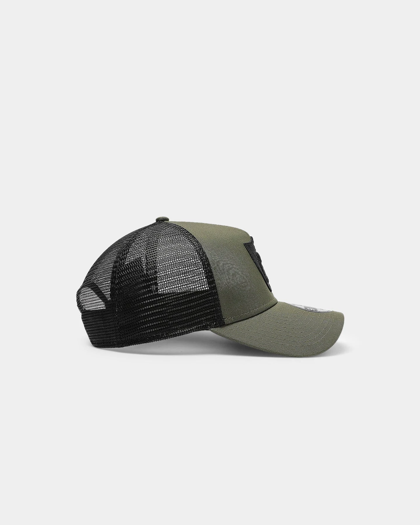 New Era Las Vegas Raiders 9FORTY A-Frame Trucker Snapback Olive/Black 6 New Era Las Vegas Raiders 9FORTY A-Frame Trucker Snapback Olive/Black - Image 4