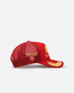 New Era Chicago Bulls 'Podium Pack' Pre-Curved Golfer Trucker Snapback Scarlett/Metallic Gold -Culture Kings 01032582 YS855 default 0040