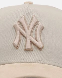 New Era New York Yankees 'Cream Suede' 9FORTY A-Frame Strapback Stone/Oatmilk -Culture Kings 01032947 YS872 default 0060