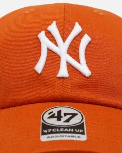'47 BRAND 47 Brand New York Yankees 'Yankees Color Wheel' Suede Undervisor 47 Clean Up Strapback Clay 12 '47 BRAND 47 Brand New York Yankees 'Yankees Color Wheel' Suede Undervisor 47 Clean Up Strapback Clay -Culture Kings 01033551 YC516 default 0050