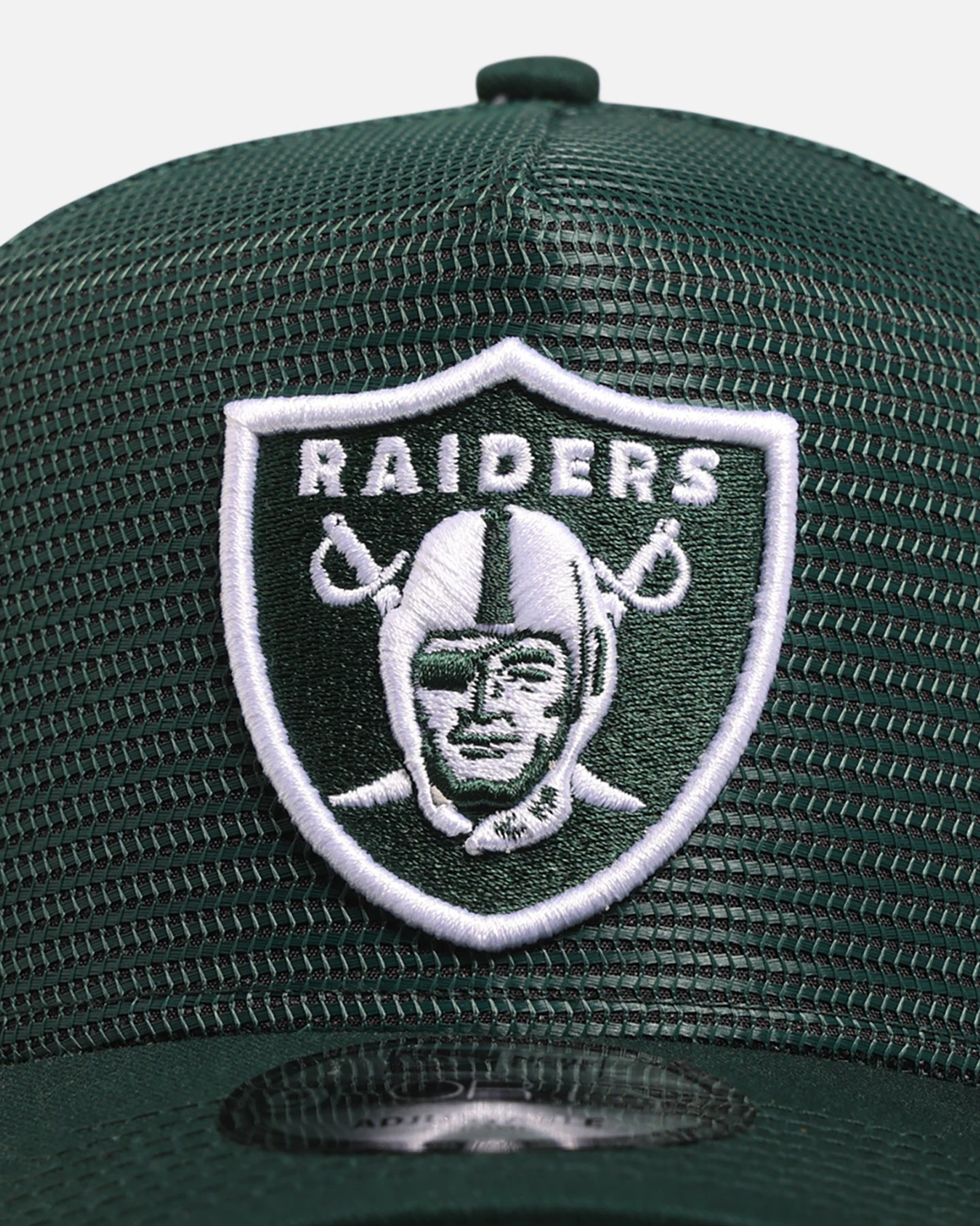 New Era Las Vegas Raiders 'Polychromatic Mesh' 9FORTY A-Frame Snapback Dark Green/White 7 New Era Las Vegas Raiders 'Polychromatic Mesh' 9FORTY A-Frame Snapback Dark Green/White - Image 5