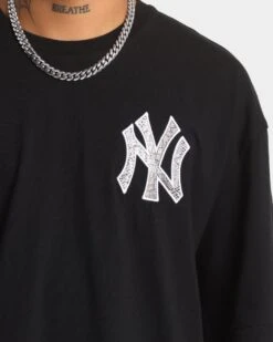 New Era New York Yankees Snake Oversized T-Shirt Black 13 New Era New York Yankees Snake Oversized T-Shirt Black -Culture Kings 02028530 YB001 mens 0030