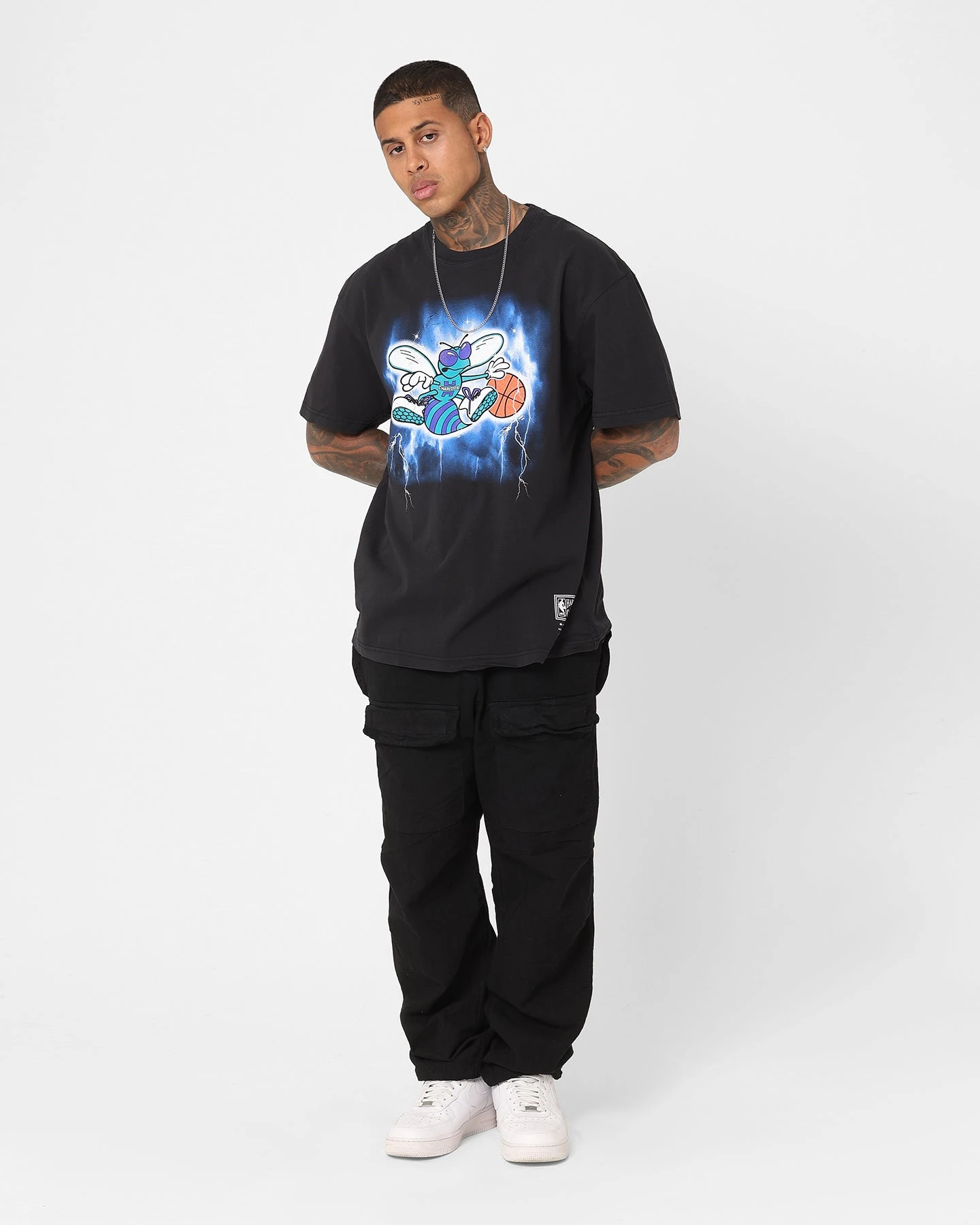 Mitchell & Ness Charlotte Hornets Logo Lightning T-Shirt Black 4 Mitchell & Ness Charlotte Hornets Logo Lightning T-Shirt Black - Image 2