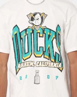 Majestic Athletic Anaheim Ducks Super Champ Arch T-Shirt Vintage White -Culture Kings 02046160 YV003 mens 0030