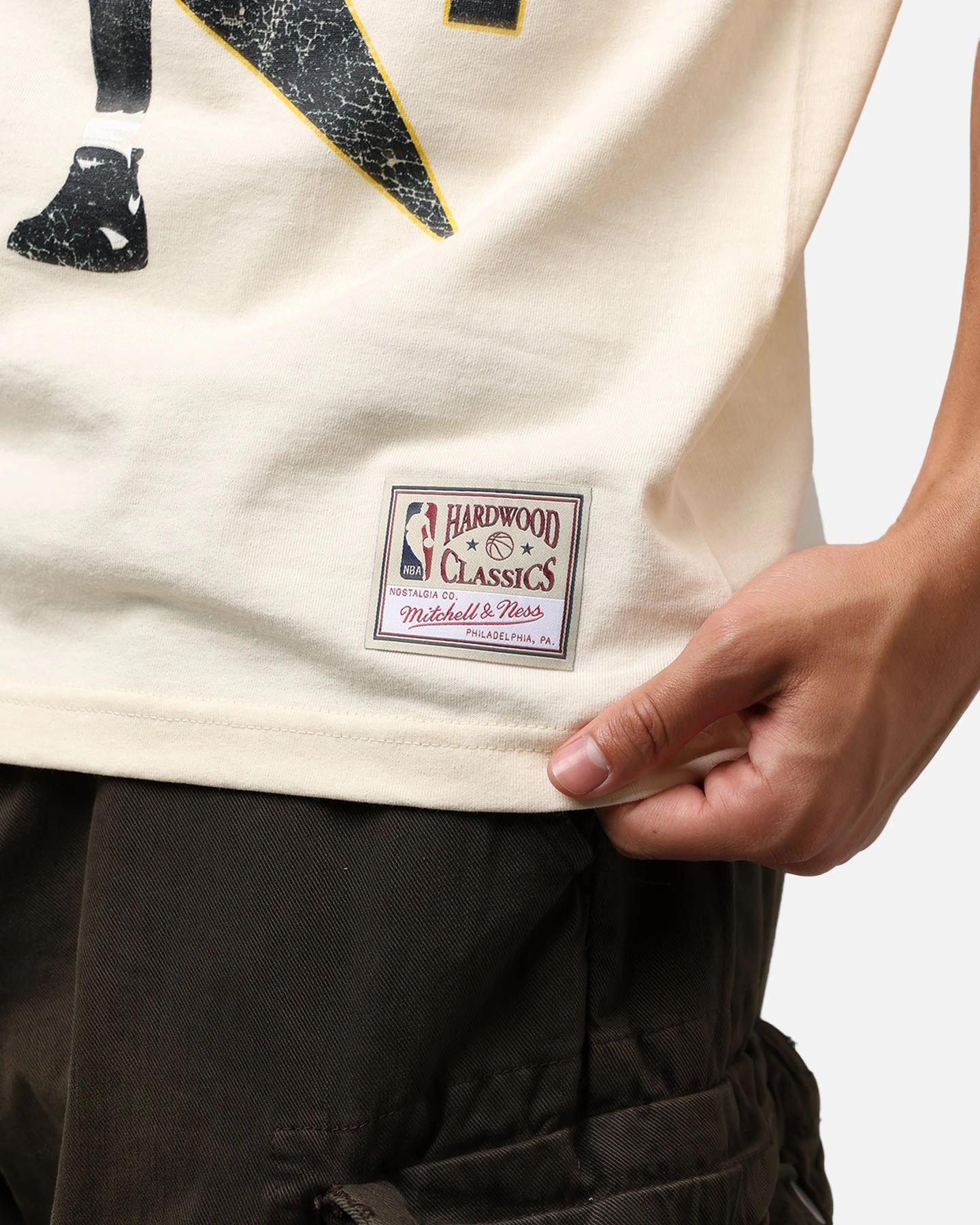 Mitchell & Ness Chris Webber #1 Draft Pick T-Shirt Cream 8 Mitchell & Ness Chris Webber #1 Draft Pick T-Shirt Cream - Image 6