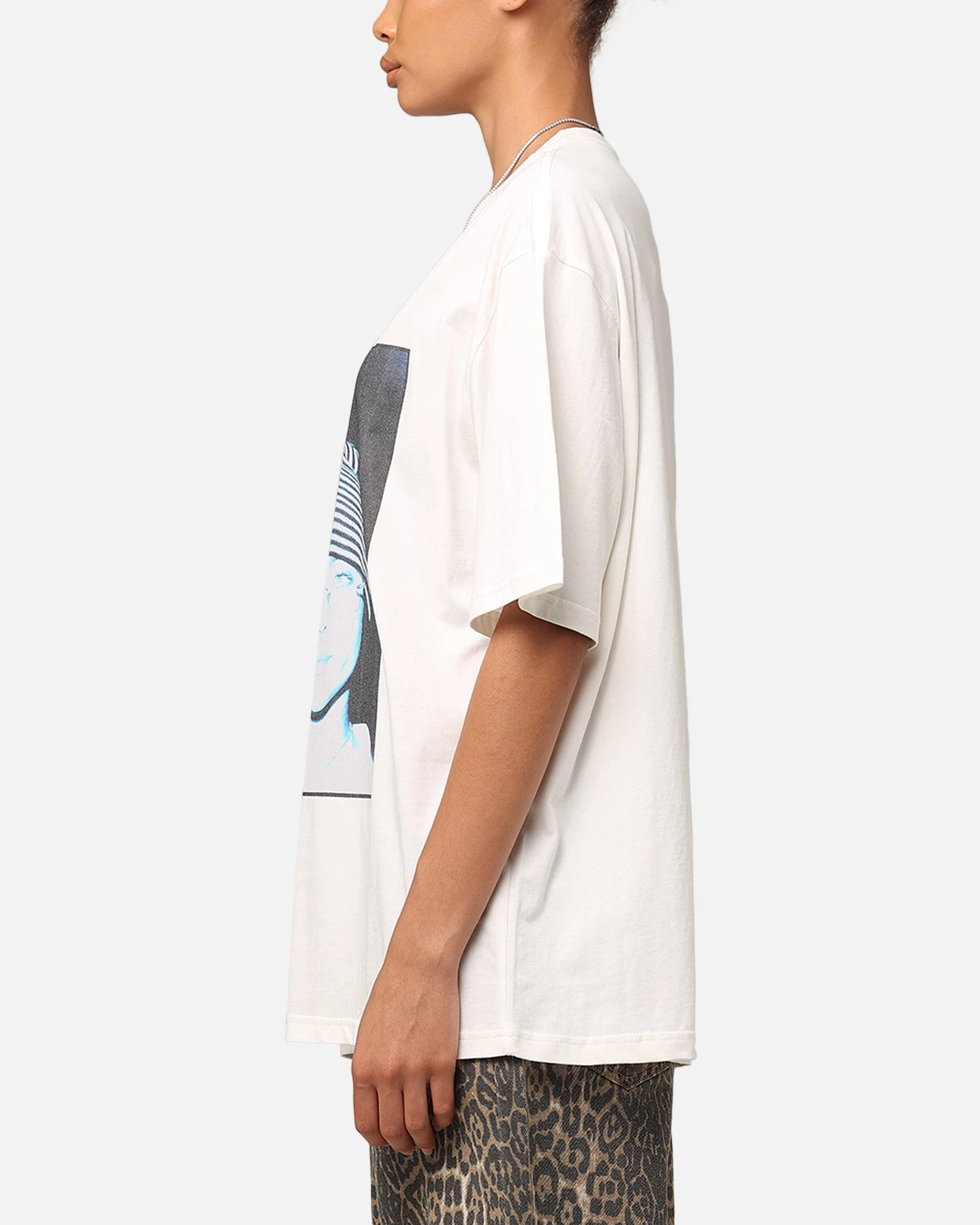 Billie Eilish Billie Y2K Organic Cotton T-Shirt White 7 Billie Eilish Billie Y2K Organic Cotton T-Shirt White - Image 5