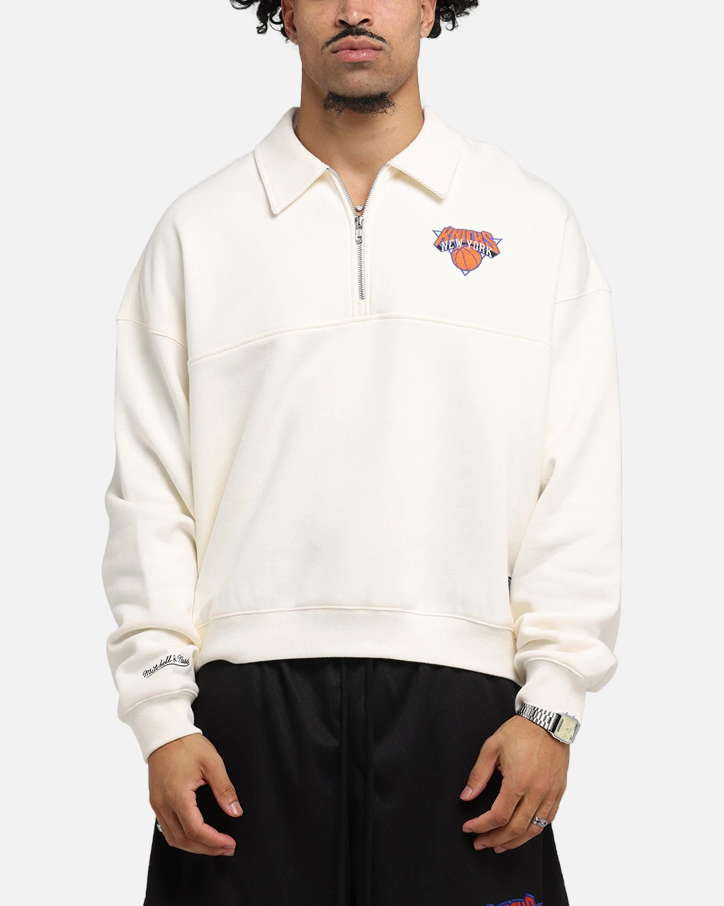 Mitchell & Ness New York Knicks Boxy Quarter Zip Crewneck Egret 3 Mitchell & Ness New York Knicks Boxy Quarter Zip Crewneck Egret