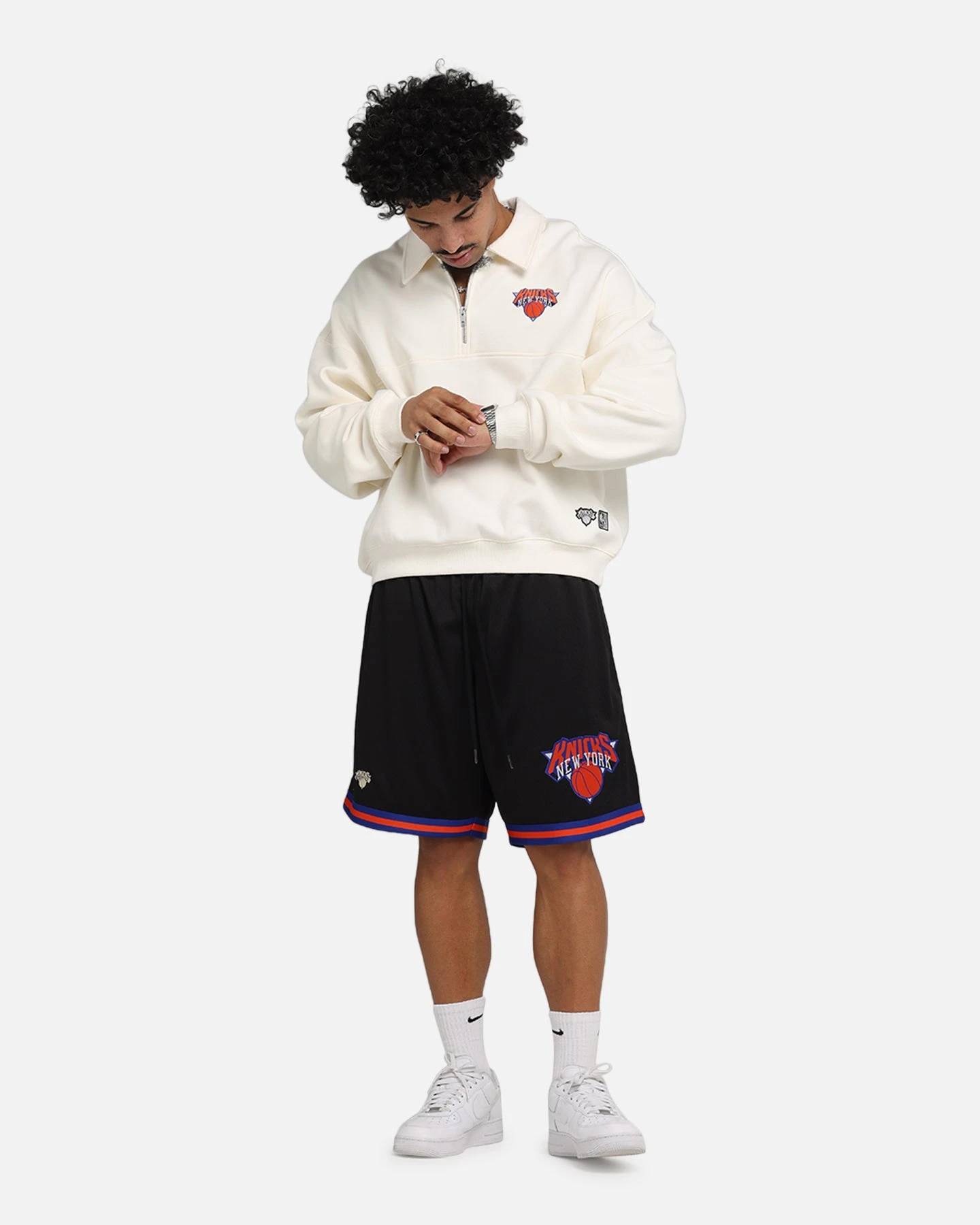 Mitchell & Ness New York Knicks Boxy Quarter Zip Crewneck Egret 4 Mitchell & Ness New York Knicks Boxy Quarter Zip Crewneck Egret - Image 2