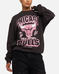 Mitchell & Ness Women's Chicago Bulls Arch Logo Crewneck Overdyed Black -Culture Kings 02053963 YO325 womens 0060