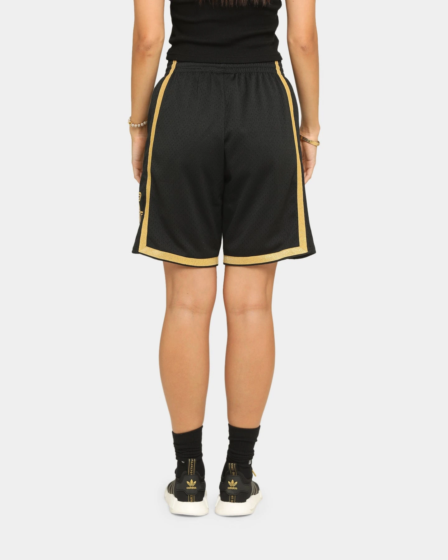 Mitchell & Ness Men's Los Angeles Lakers HWC Swingman Short Black/Gold 5 Mitchell & Ness Men's Los Angeles Lakers HWC Swingman Short Black/Gold - Image 3