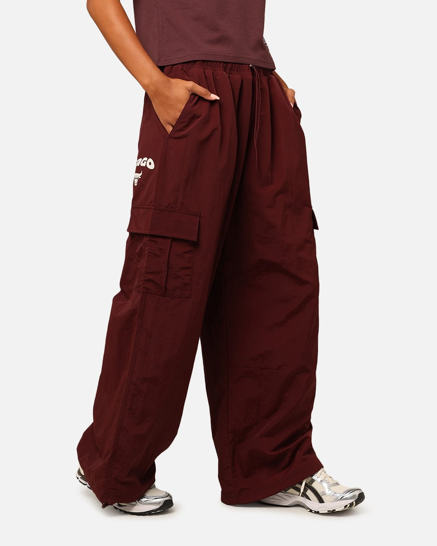 Mitchell & Ness Women's Chicago Bulls Wavey Text Cargo Pants Fudge 7 Mitchell & Ness Women's Chicago Bulls Wavey Text Cargo Pants Fudge - Image 5