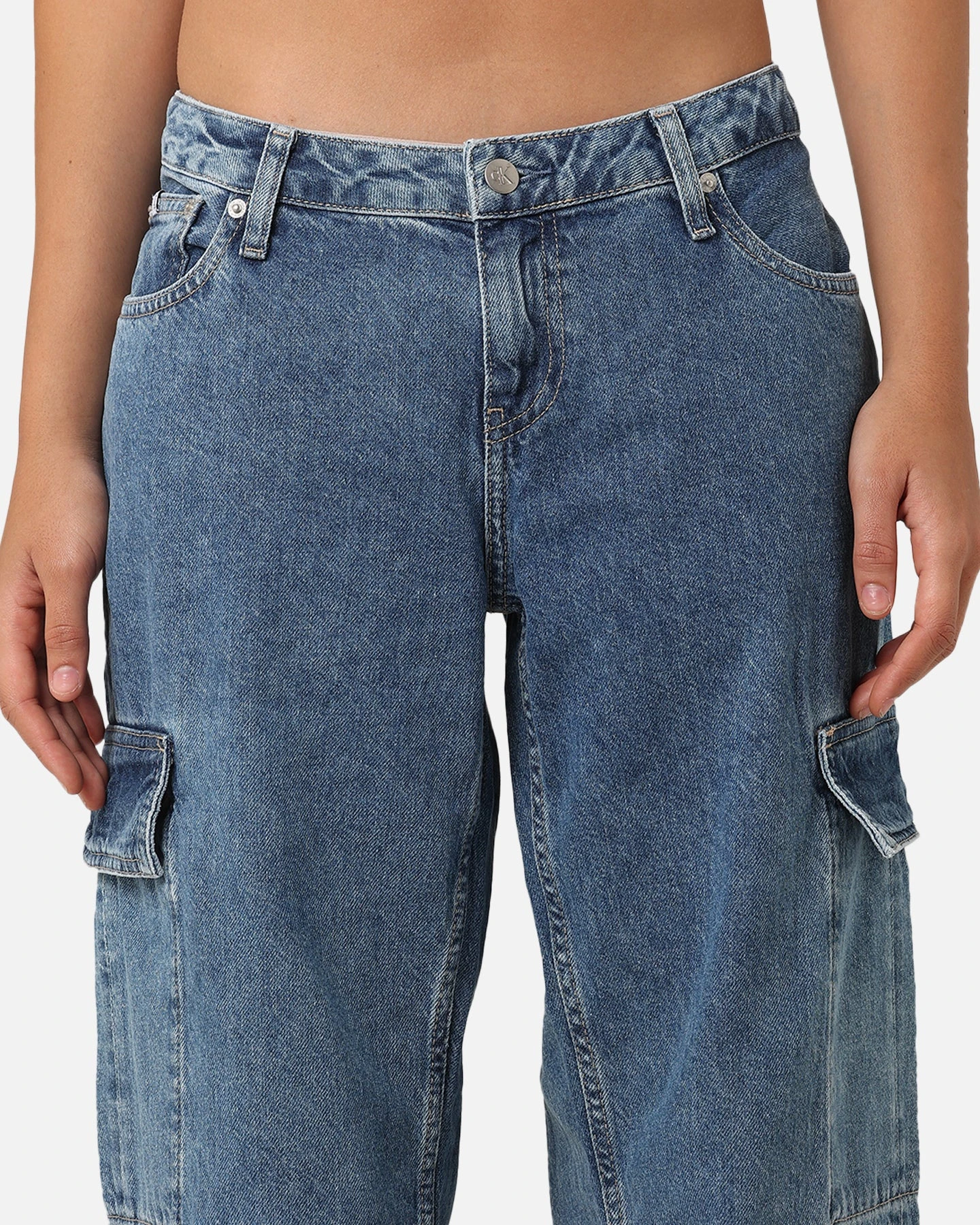Calvin Klein Women's Extreme Low Rise Baggy Cargo Jeans Denim Medium 02 9 Calvin Klein Women's Extreme Low Rise Baggy Cargo Jeans Denim Medium 02 - Image 7