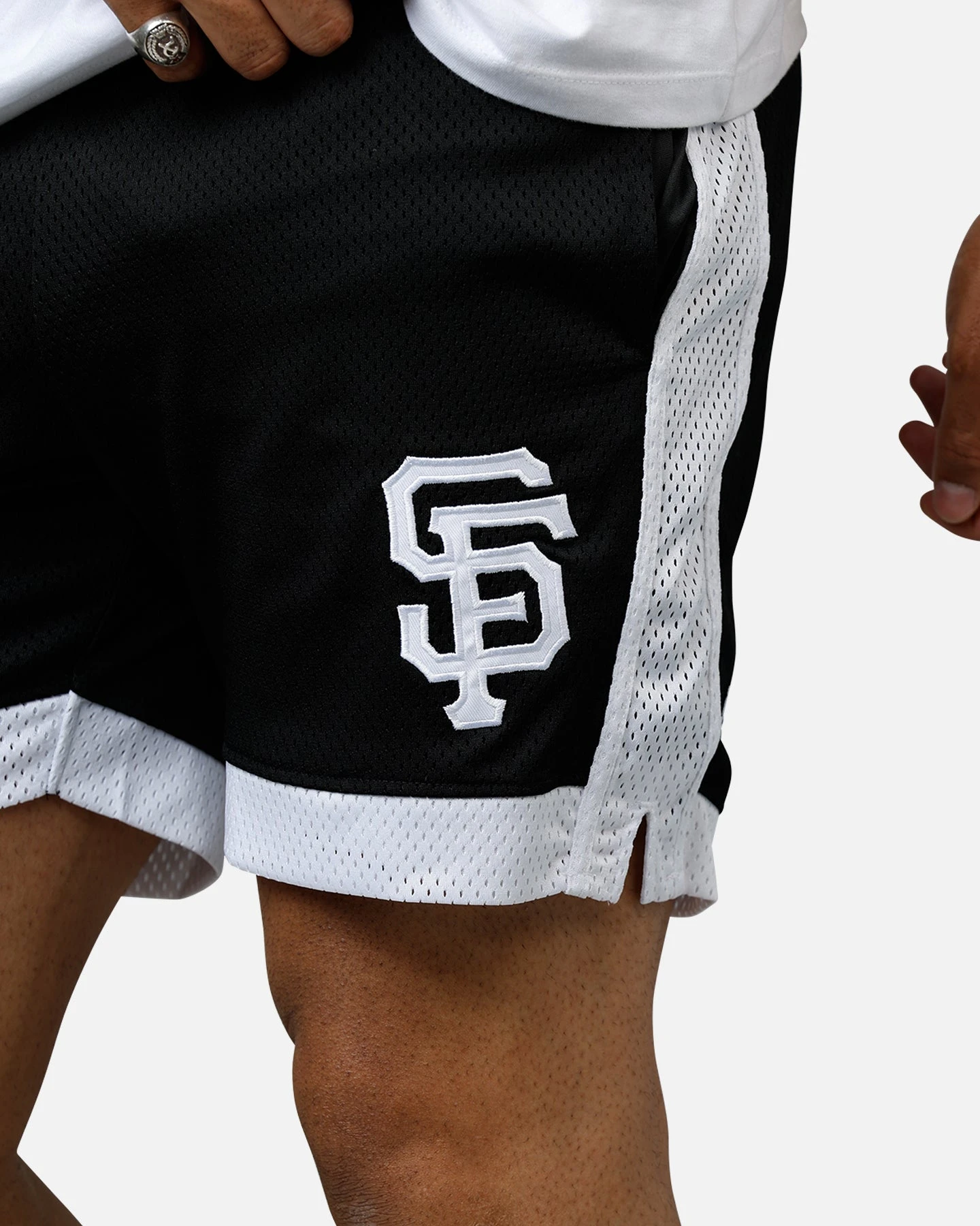 New Era San Francisco Giants Sport Class Shorts Black/White 9 New Era San Francisco Giants Sport Class Shorts Black/White - Image 7
