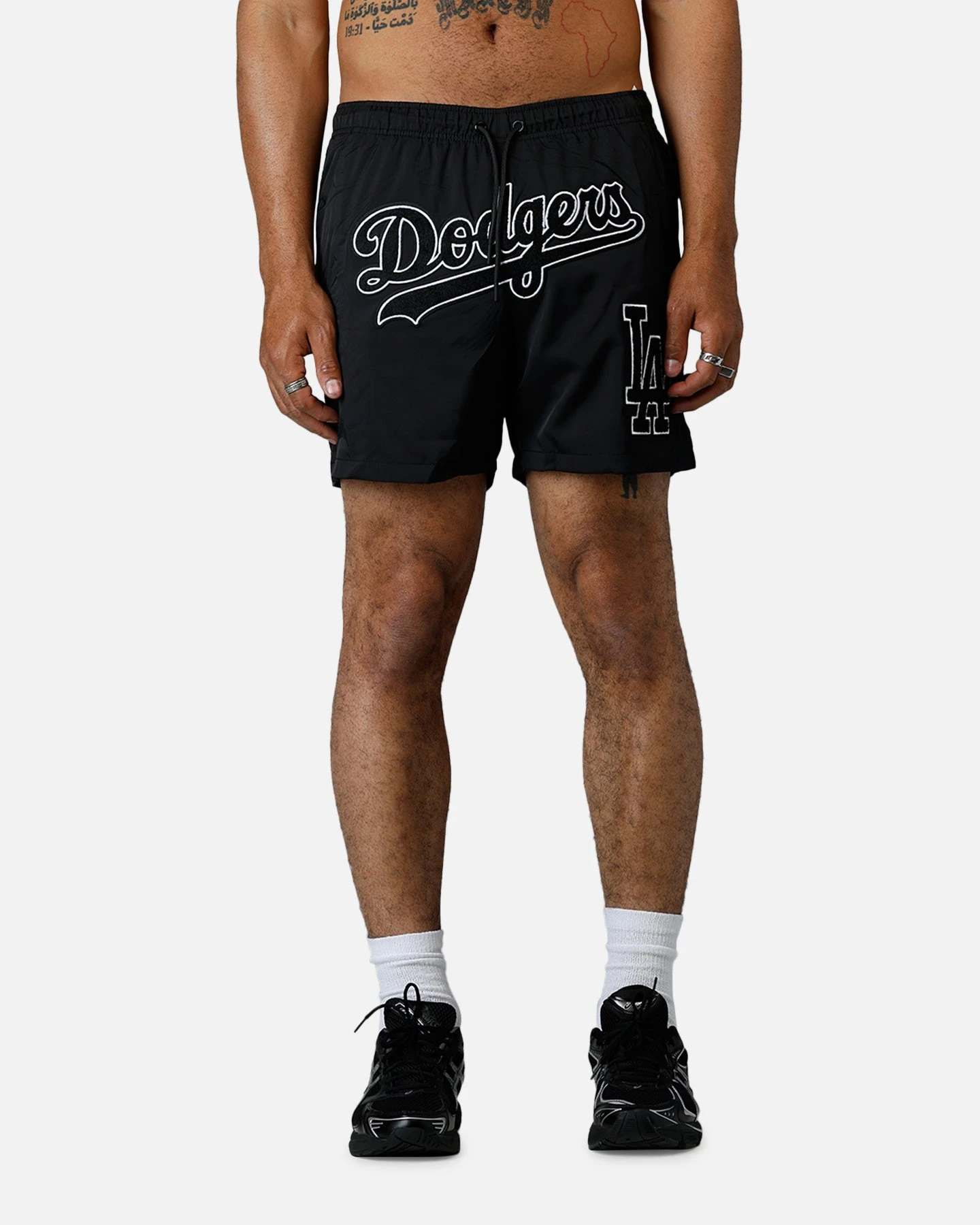 Pro Standard Los Angeles Dodgers Chenille Shorts Black 8 Pro Standard Los Angeles Dodgers Chenille Shorts Black - Image 6