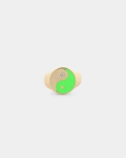 Wild For The Weekend Yin Yang Signet Ring (Large) Gold -Culture Kings 09000668 YG200 default 0010 a0378373 c36d 49ec a3e1 d0672ab3f7b3