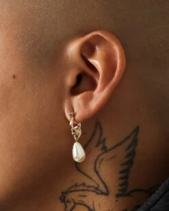 Wild For The Weekend Pearl And Crystal Earrings Set Gold