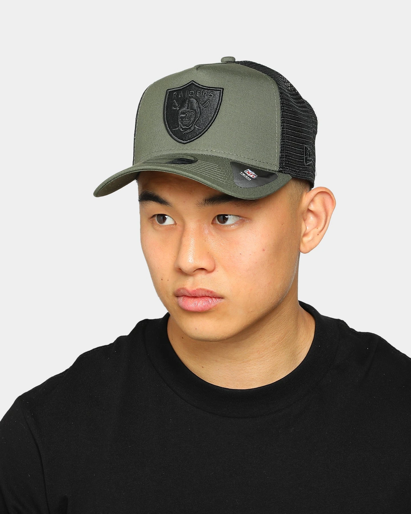 New Era Las Vegas Raiders 9FORTY A-Frame Trucker Snapback Olive/Black 10 New Era Las Vegas Raiders 9FORTY A-Frame Trucker Snapback Olive/Black - Image 8