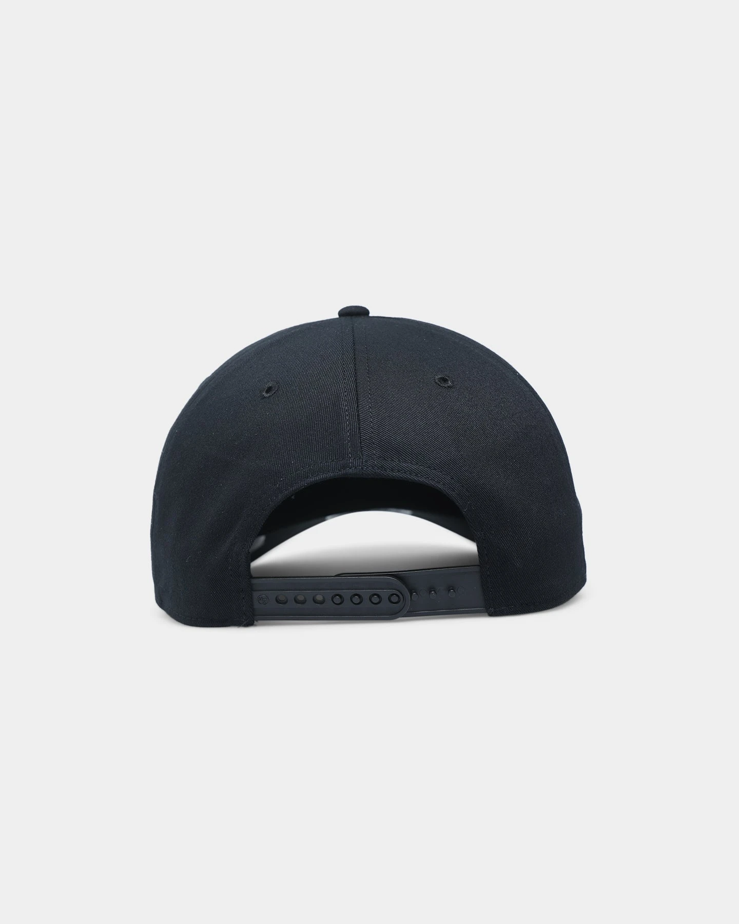 '47 BRAND 47 Brand Chicago Blackhawks Nantasket Snapback Black/White 4 '47 BRAND 47 Brand Chicago Blackhawks Nantasket Snapback Black/White - Image 2