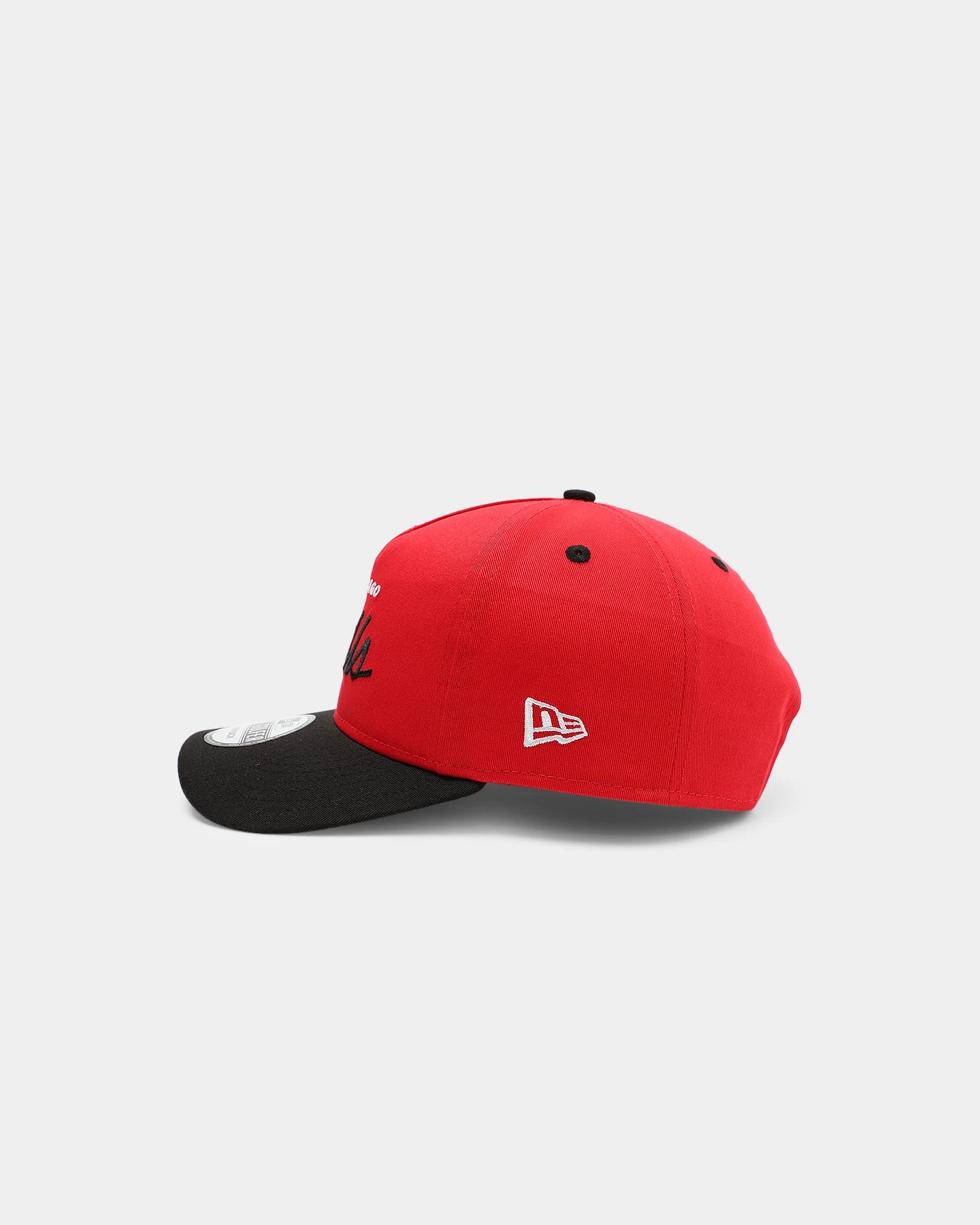 New Era Chicago Bulls 2-Tone Script Old Golfer Snapback Red/Black 7 New Era Chicago Bulls 2-Tone Script Old Golfer Snapback Red/Black - Image 5