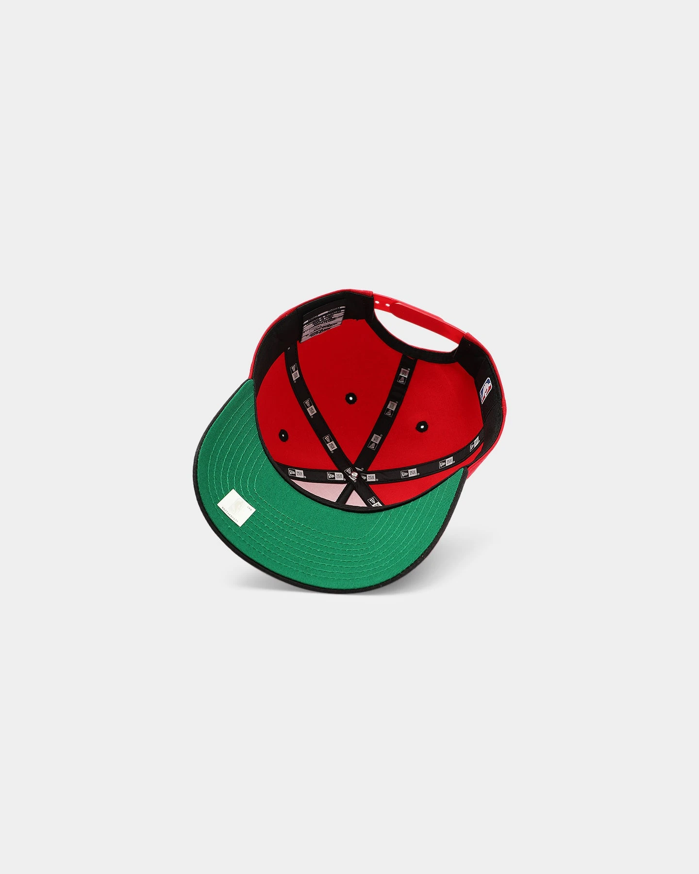 New Era Chicago Bulls 2-Tone Script Old Golfer Snapback Red/Black 9 New Era Chicago Bulls 2-Tone Script Old Golfer Snapback Red/Black - Image 7