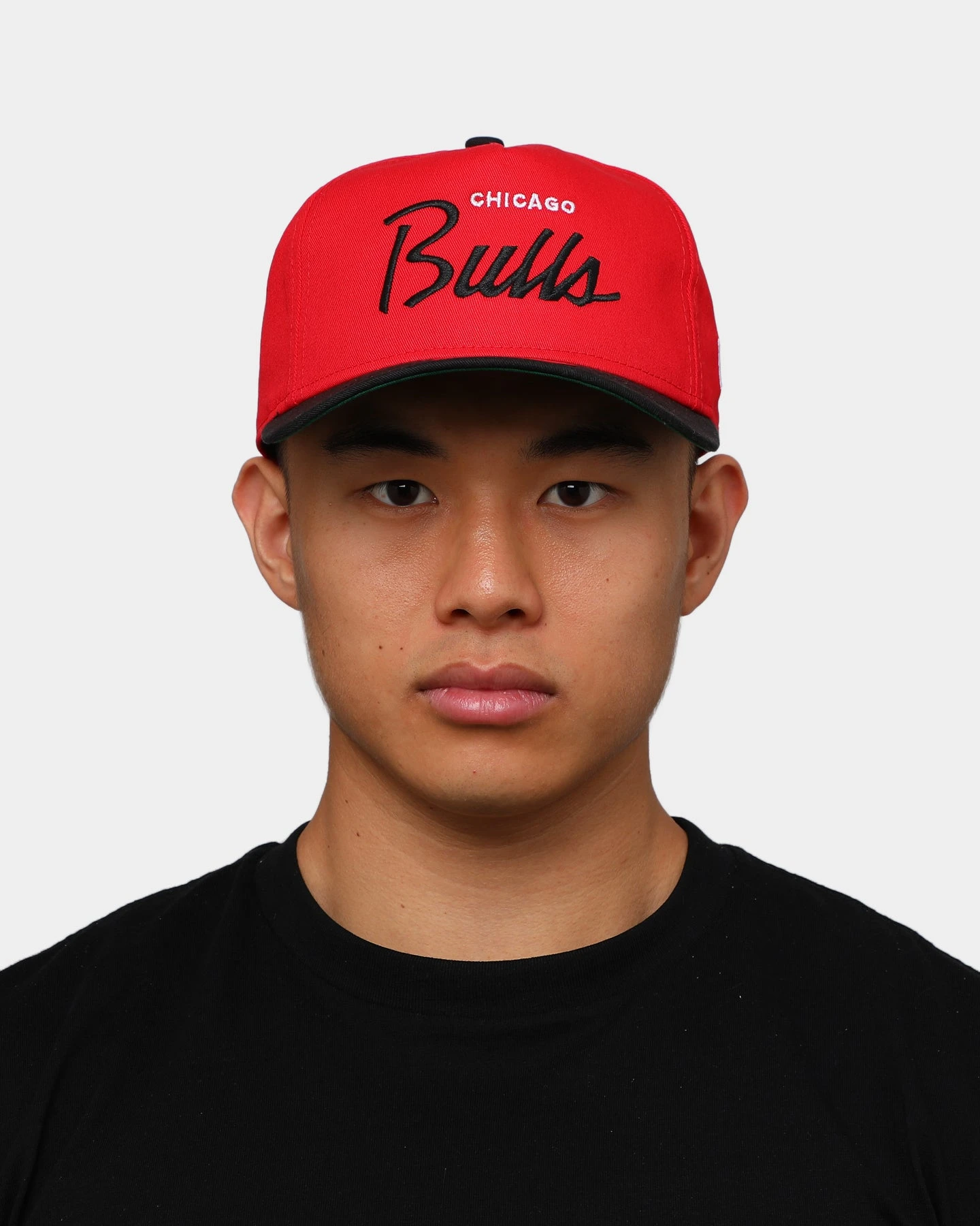 New Era Chicago Bulls 2-Tone Script Old Golfer Snapback Red/Black 4 New Era Chicago Bulls 2-Tone Script Old Golfer Snapback Red/Black - Image 2