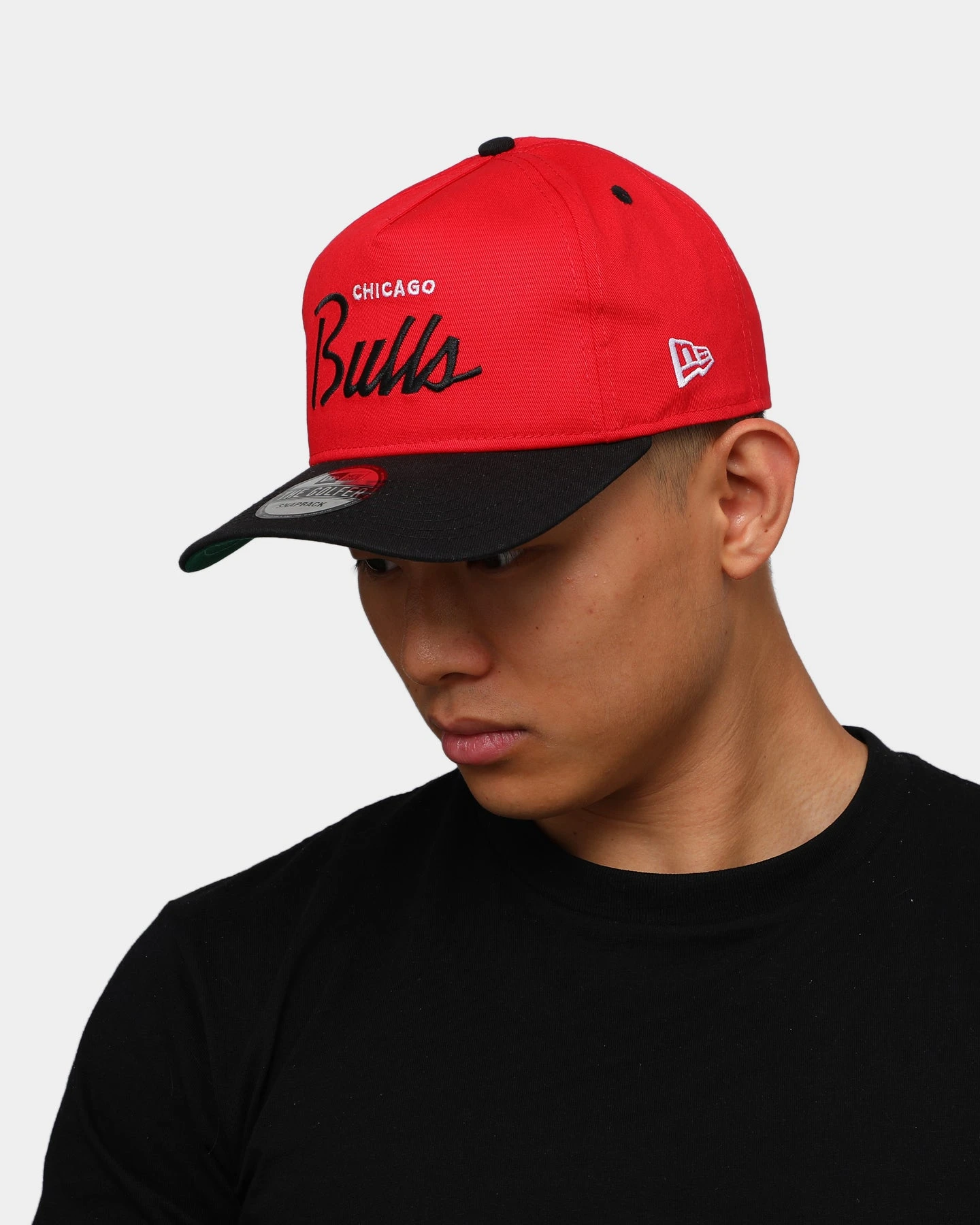 New Era Chicago Bulls 2-Tone Script Old Golfer Snapback Red/Black 10 New Era Chicago Bulls 2-Tone Script Old Golfer Snapback Red/Black - Image 8
