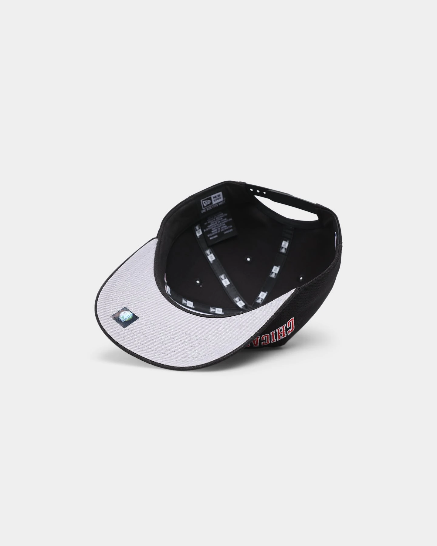 New Era Chicago Bulls 'Shadow Team Logo' Old Golfer Snapback Original Team Colour 9 New Era Chicago Bulls 'Shadow Team Logo' Old Golfer Snapback Original Team Colour - Image 7