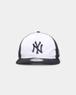New Era New York Yankees 'Team Two-Tone' Prolight Old Golfer Trucker Snapback White/OTC
