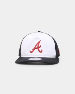 New Era Atlanta Braves 'Team Two-Tone' Prolight Old Golfer Trucker Snapback White/OTC