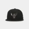 New Era Chicago Bulls 'Metal Badge' 59FIFTY Fitted Black/Silver -Culture Kings 196819023092 default 0010
