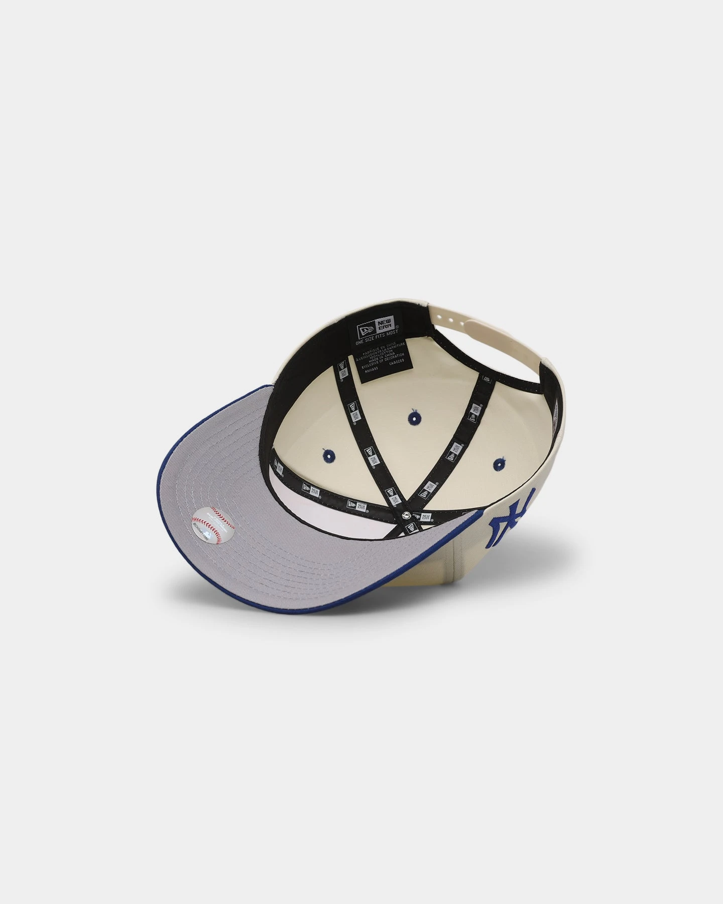 New Era New York Yankees '1990s World Series Through The Decades' 1999 World Series Golfer Snapback Chrome White 8 New Era New York Yankees '1990s World Series Through The Decades' 1999 World Series Golfer Snapback Chrome White - Image 6