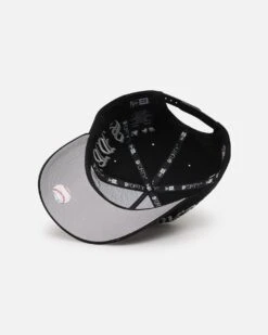 New Era Chicago White Sox 'Gothic Script' 9FORTY A-Frame Snapback Black/Grey -Culture Kings 198059973809 default 0060