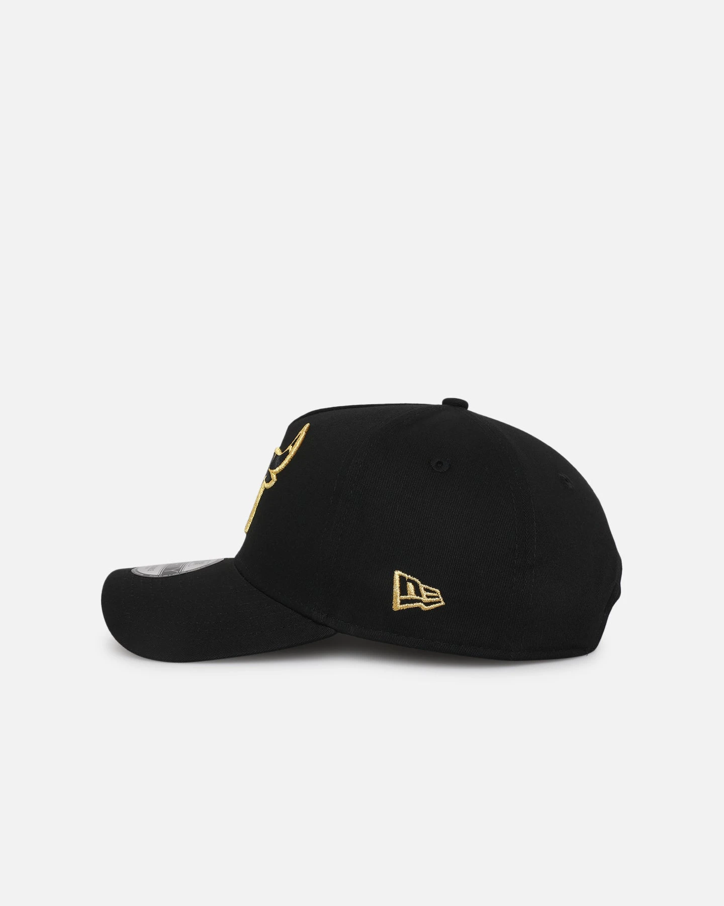 New Era Chicago Bulls 'NBA Black & Gold Embroidery' 9FORTY A-Frame Snapback Black/Gold 6 New Era Chicago Bulls 'NBA Black & Gold Embroidery' 9FORTY A-Frame Snapback Black/Gold - Image 4